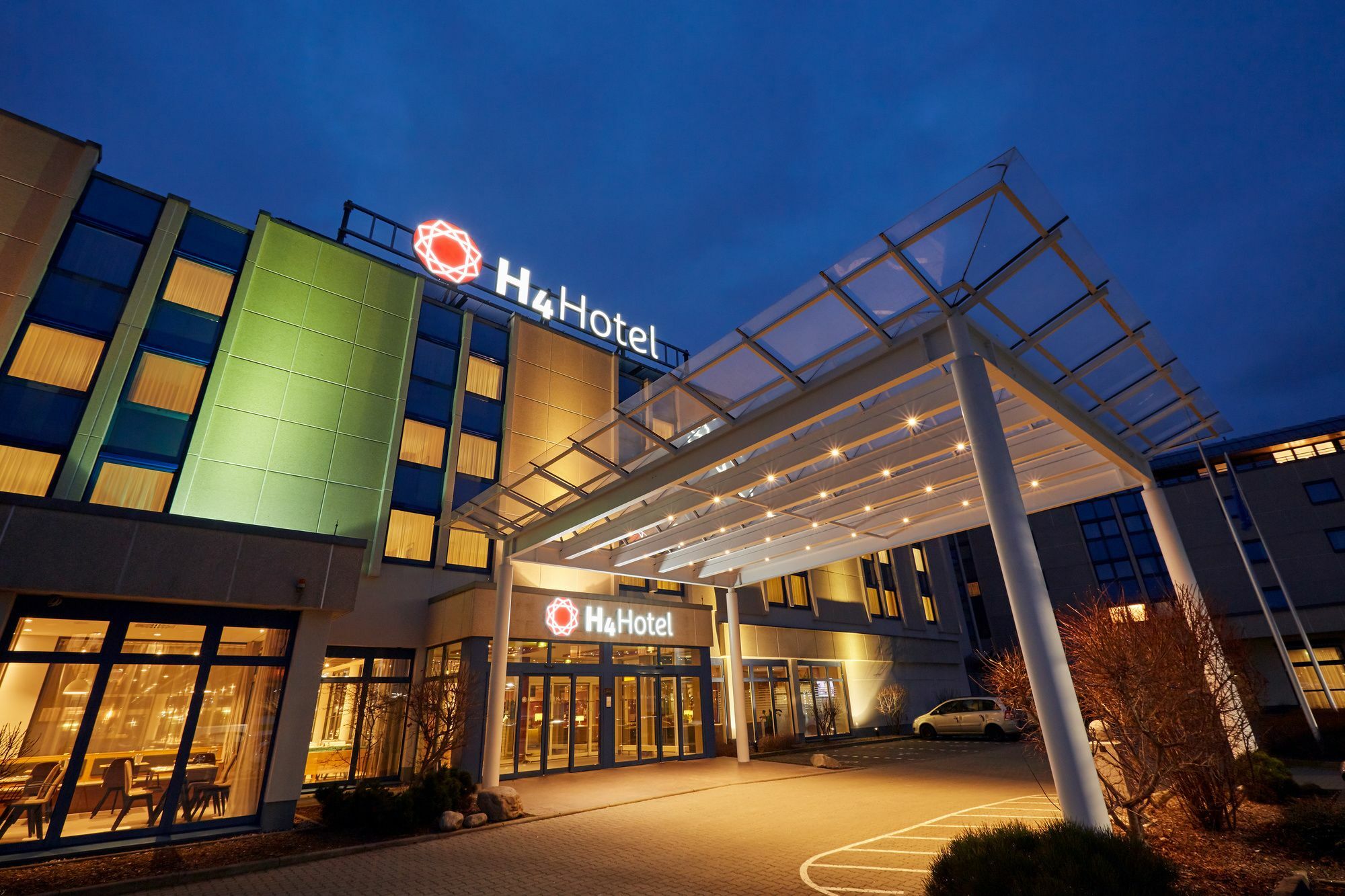 Hotel H4 4*