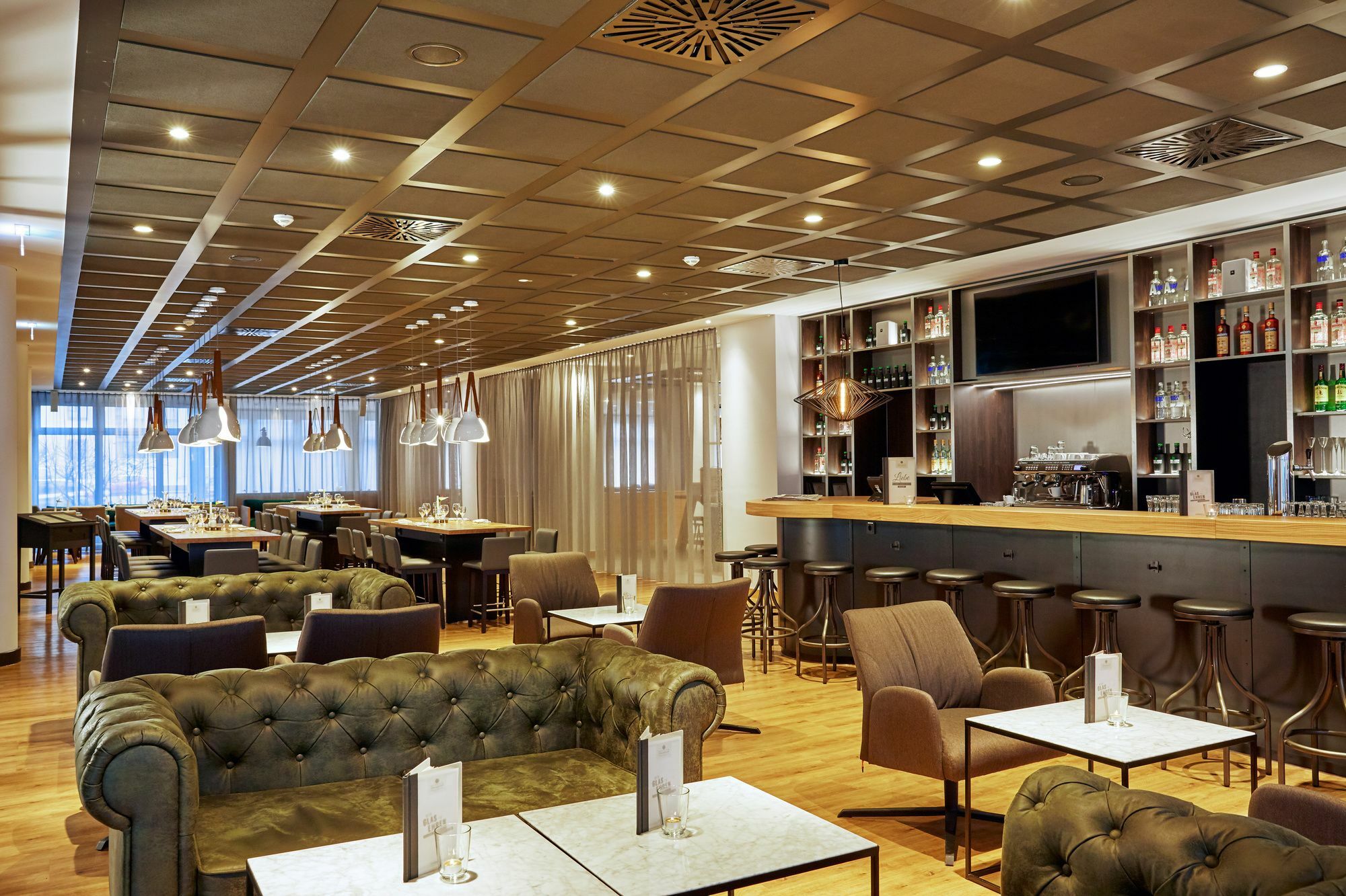 H4 Hotel 4*
